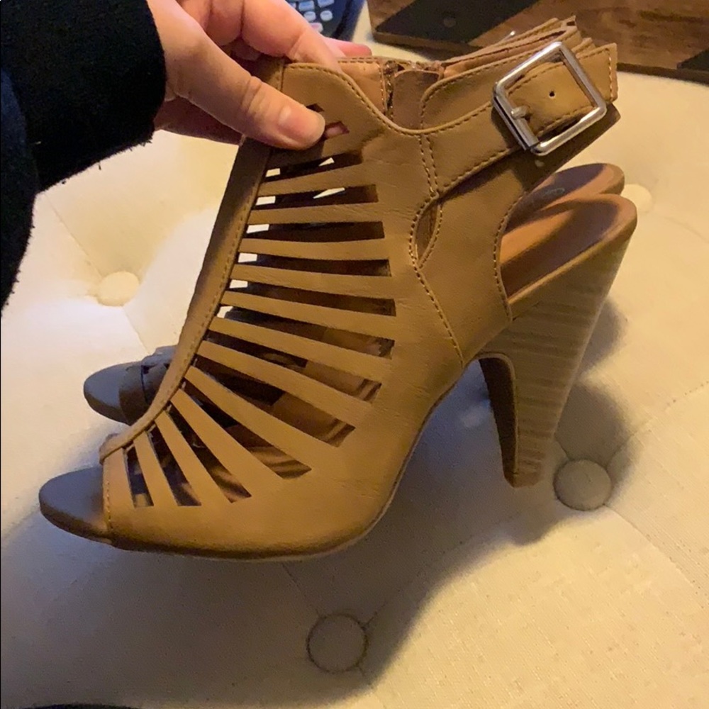 Sandals - Picture 2 of 5